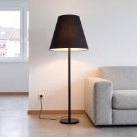 Standleuchte in Schwarz 3-flmg