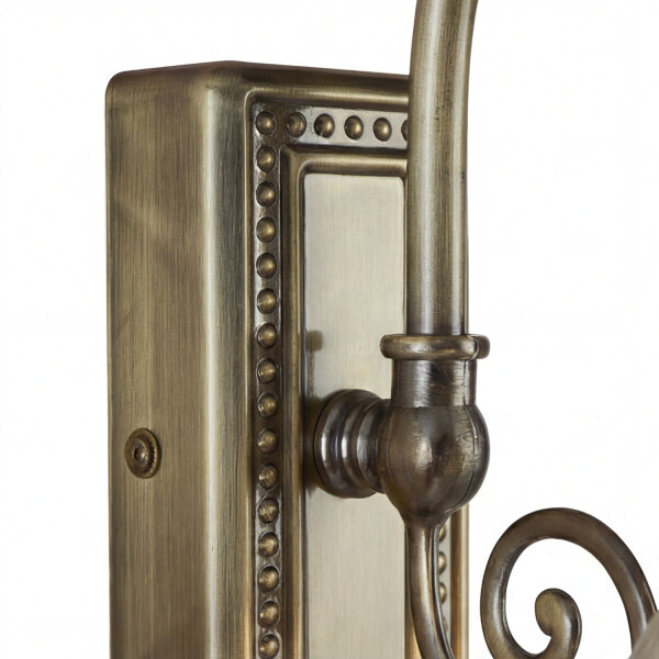 Spiegelleuchte mit Schalter IP44 E14 in Messing antik