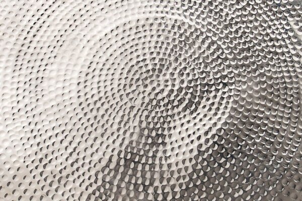 Couchtisch Aluminium Handarbeit Ø 80 cm in Silber