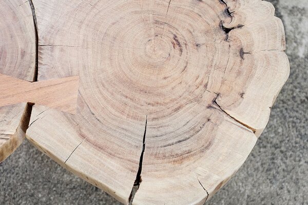 Couchtisch Akazienholz Metall 110 x 70 cm Baumscheiben