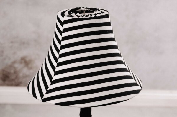 Lampe de table LED chat 51 cm noir blanc duveteux