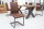 Chaise cantilever marron noir en tissu métal