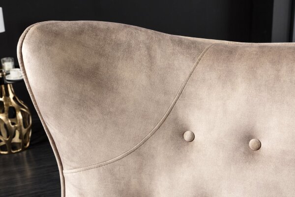 Fauteuil à oreilles velours beige crème avec accoudoirs Chesterfield