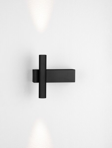Moderne LED Wandleuchte Schwarz 15 cm breit Up Down warmweiß