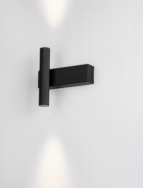Moderne LED Wandleuchte Schwarz 15 cm breit Up Down warmweiß