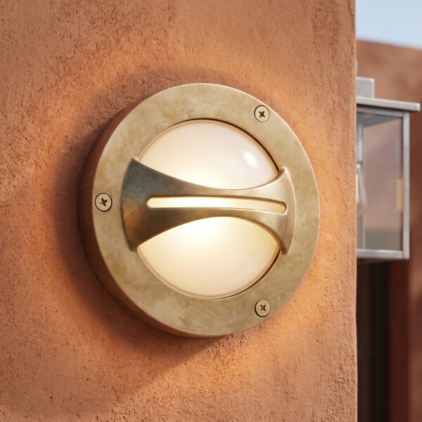 Kleine Wandlampe AGIA Messing Maritim rund IP64 Außen